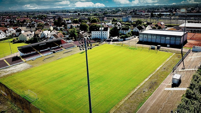 注目的背后 注目的背后