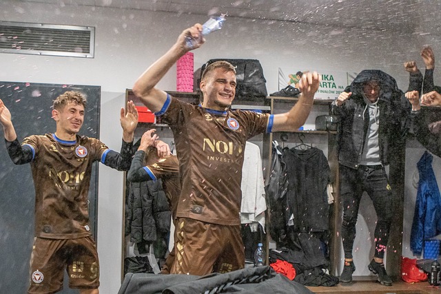 攻推向了新 攻推向了新